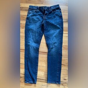 American Eagle, athletic skinny, dark wash denim. Young men’s size 32x32.